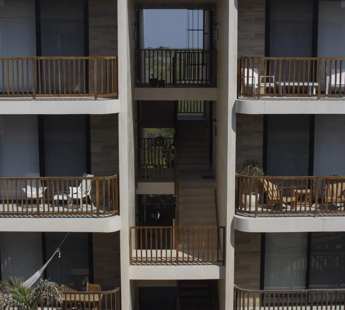 Garden 2Br Apt Steps From The Beach With Pool View جزيرة هول بوكس شقة
