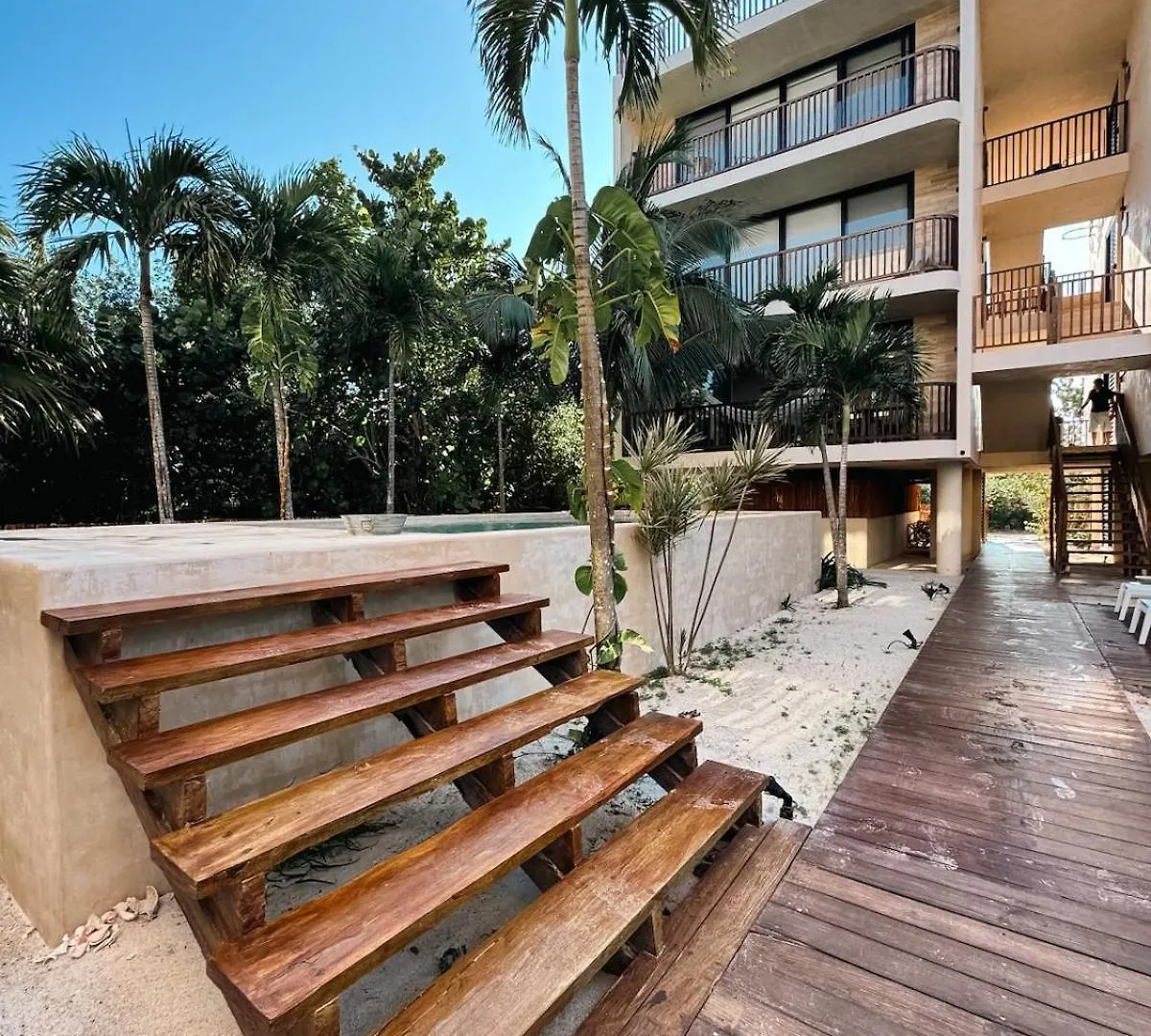 Garden 2Br Apt Steps From The Beach With Pool View جزيرة هول بوكس شقة